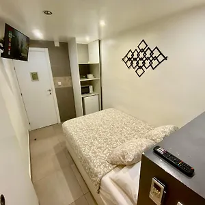 Apartamento Nuevas Con Bano Privado Frente Al Metro St Mwc Barcelona-fira, L'Hospitalet de Llobregat