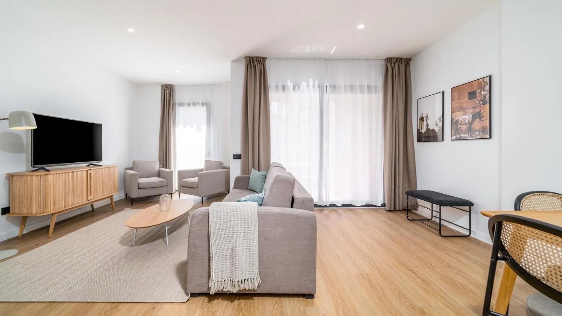 Limehome Barcelona Placa Pirineus L'Hospitalet de Llobregat España