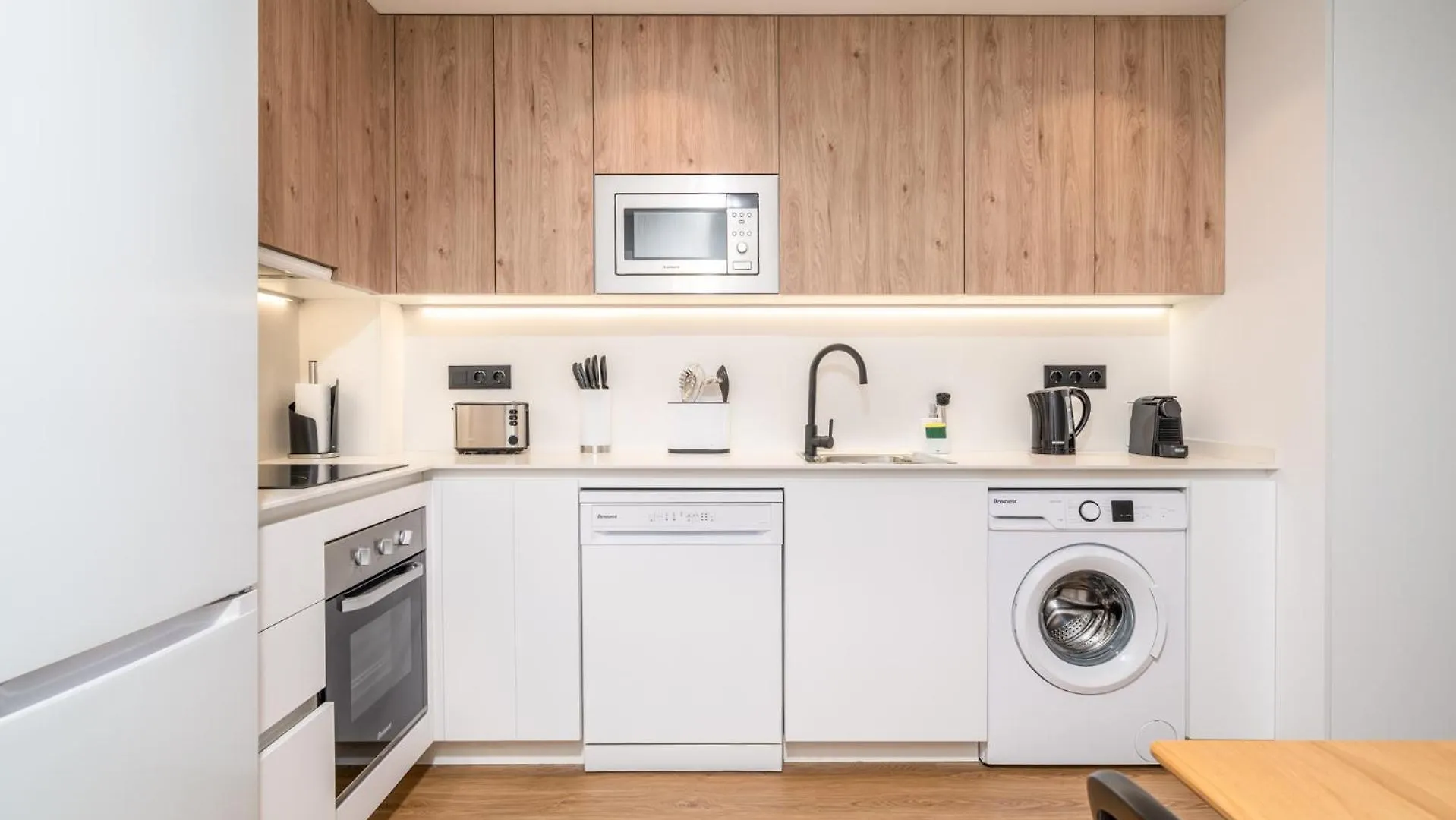 Limehome Barcelona Placa Pirineus L'Hospitalet de Llobregat Apartamento