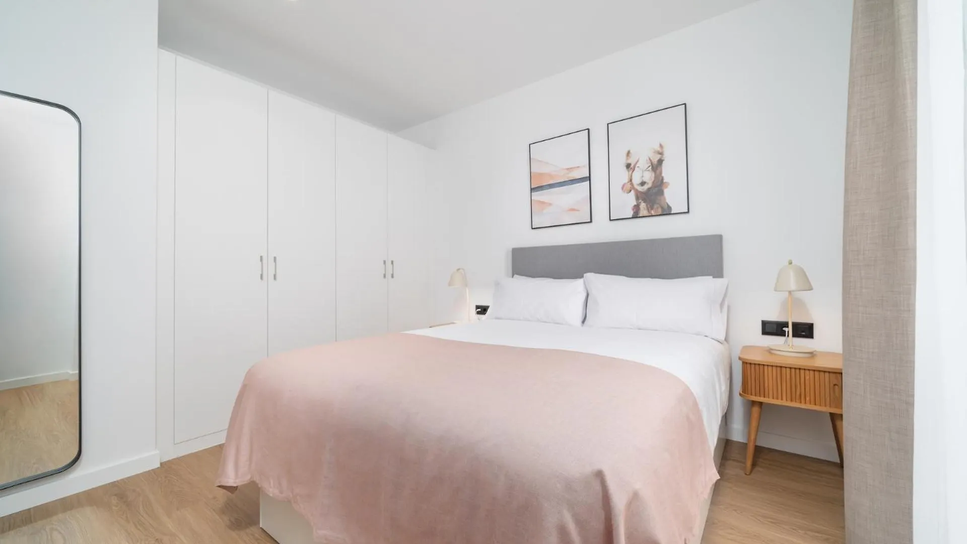 Limehome Barcelona Placa Pirineus L'Hospitalet de Llobregat España